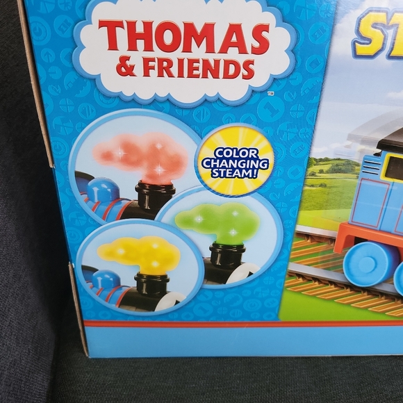 2016 NIB Thomas & Friends Stop & GO R/C NIkko Tethered Remote Control Train - Picture 8 of 9